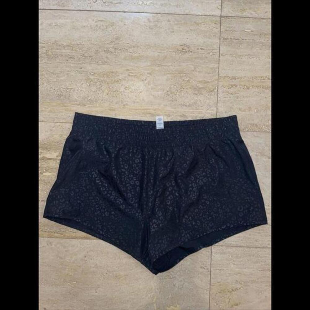 Marika Dry Wik Shorts,‎ large, black W Shaded Prints